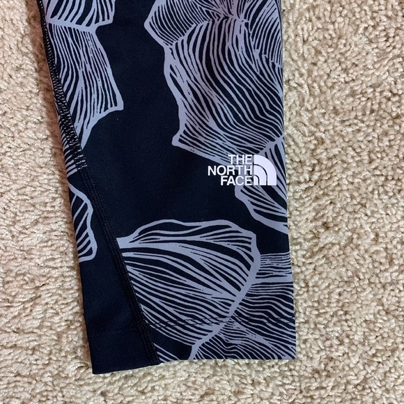 Women’s The North Face Gray Patterned Capri Leggings Medium - Picture 9 of 9